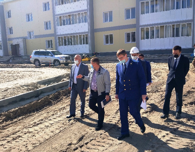 Глава города Николай Пальчиков проверил ход строительства жилых домов 