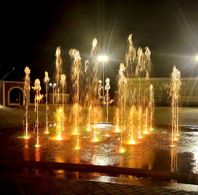 В Когалыме завершена реконструкция фонтана на центральной площади города