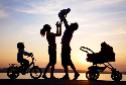 Югорчане могут высказать свое мнение о мерах по повышению рождаемости и поддержке семей с детьми 