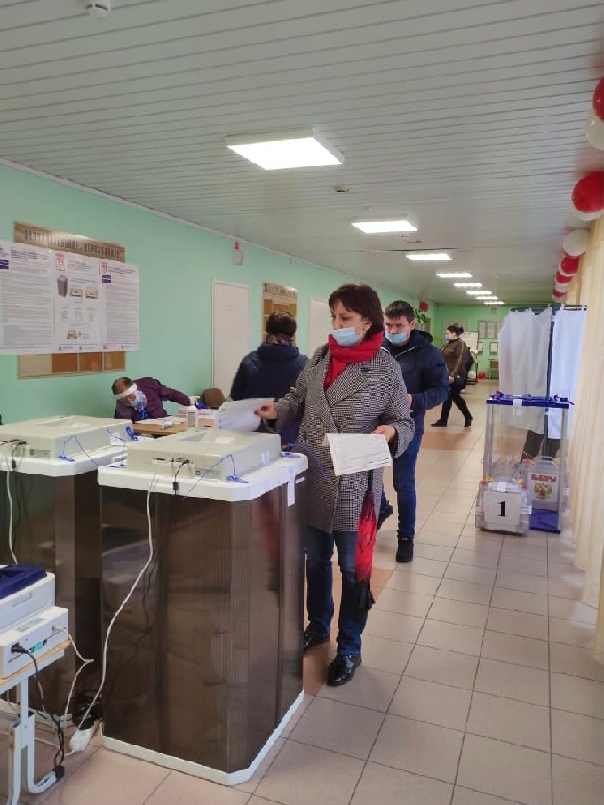 Жители Когалыма активно приходят на избирательные участки, чтобы отдать свой голос