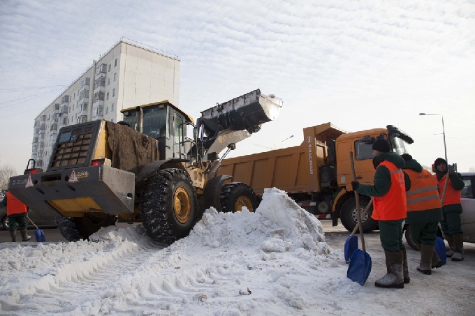 За минувшие сутки город очистили от трех тысяч кубометров снега 