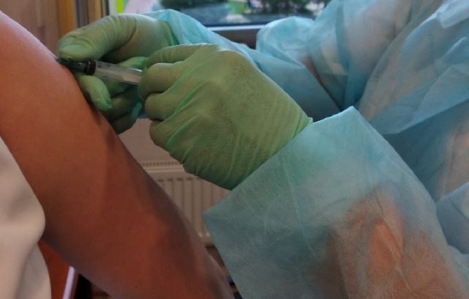 В Когалымской городской больнице продолжается вакцинация от коронавирусной инфекции