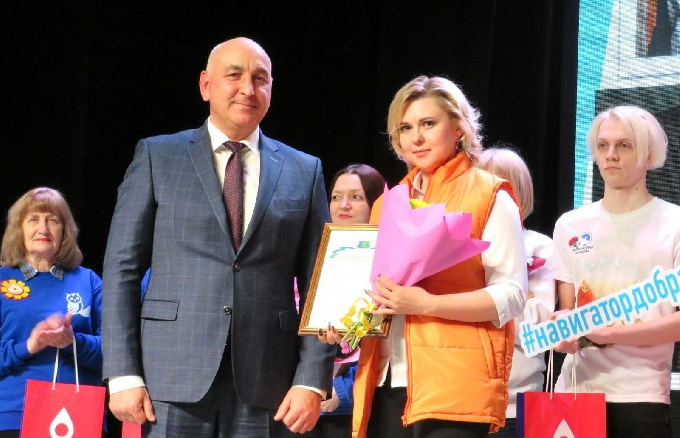 В рамках ежегодного отчета главы города Когалыма на 12-ом заседании городской Думы Николай Пальчиков наградил отличившихся в 2022 году когалымчан