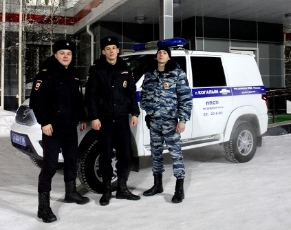 Сотрудников патрульно-постовой службы Когалыма благодарят за оказанную помощь во время тушения пожара