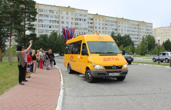 Когалымские школьники отправились на отдых в Крым 