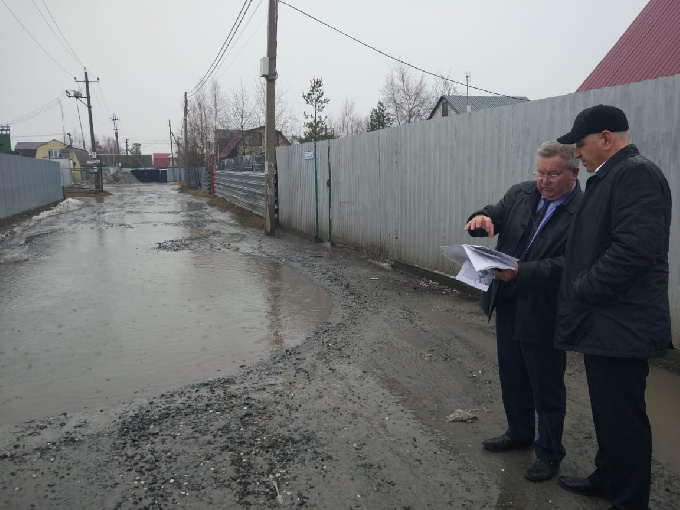 Глава города Николай Пальчиков лично оценил ситуацию с подтоплением СОНТ «Нефтяник»