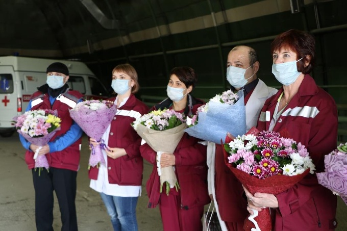 Глава города Николай Пальчиков поздравило работников службы скорой медицинской помощи с праздником