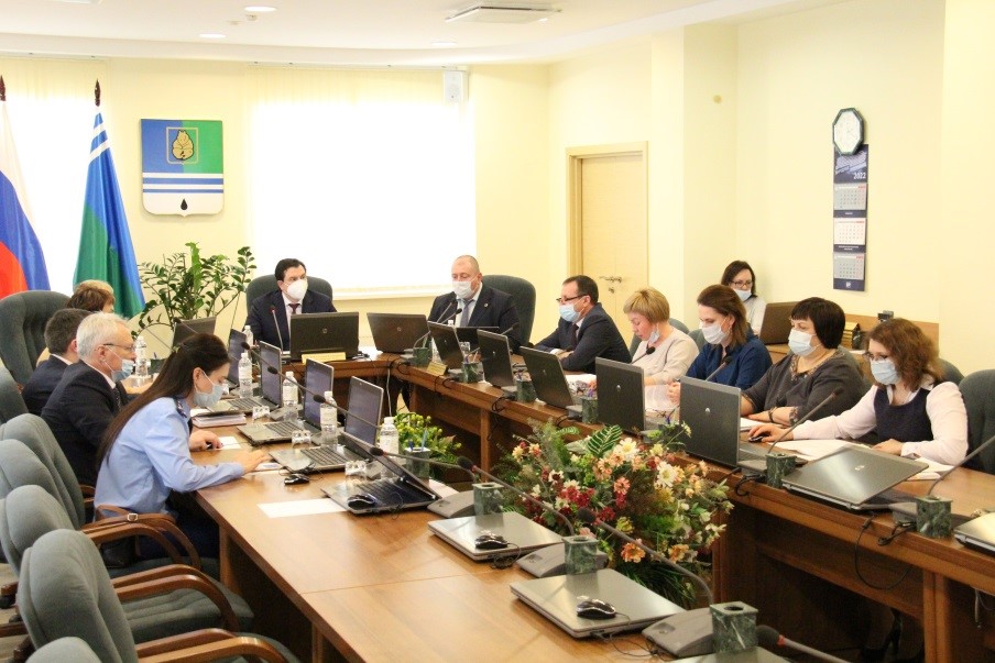 ЗАСЕДАНИЕ ПОСТОЯННОЙ КОМИССИИ ДУМЫ ГОРОДА