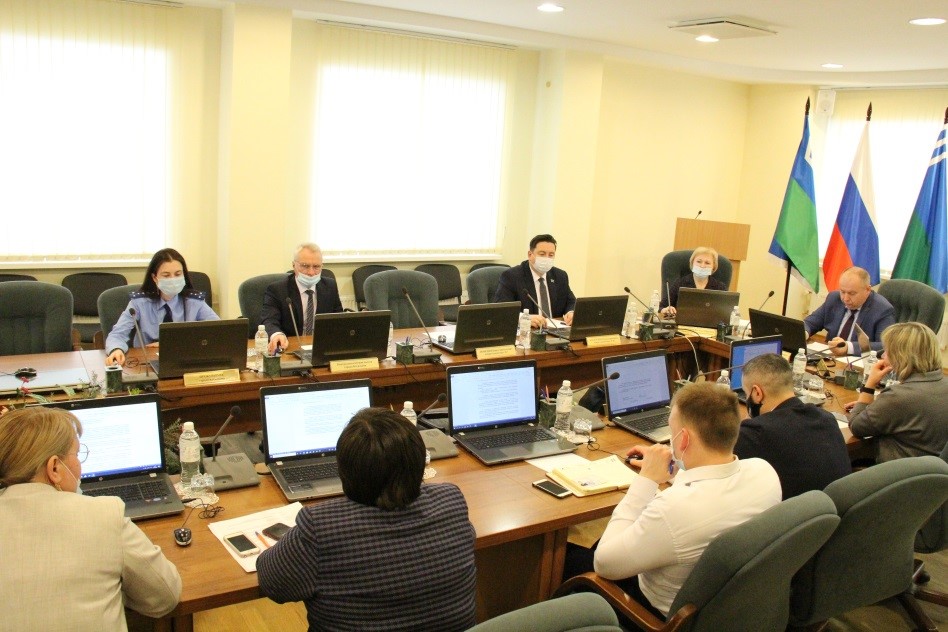 ЗАСЕДАНИЕ ПОСТОЯННОЙ КОМИССИИ ДУМЫ ГОРОДА 