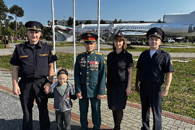 Росгвардейцы приняли участие в праздновании Дня Государственного флага России в Югре