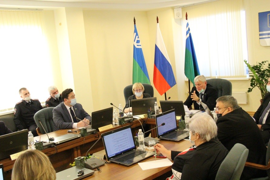 ЗАСЕДАНИЕ ПОСТОЯННОЙ КОМИССИИ ДУМЫ ГОРОДА